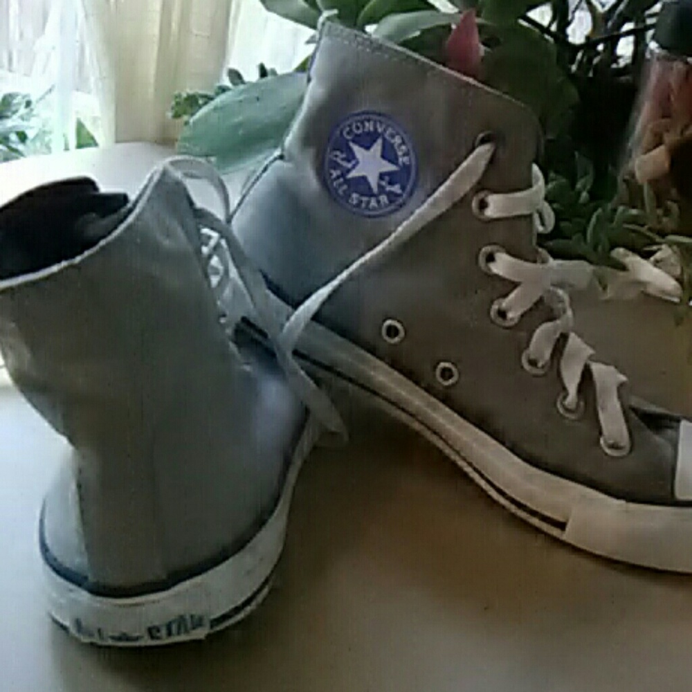 Gray and pink converse $10 sale!